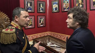 El dia que el Museo Histórico Nacional no permitió que Milei accediera al sable corvo de José de San Martín para usarlo en su show