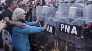 Entre cuidar Rios a reprimir jubilados, bajo las ordenes de una ex Montonera