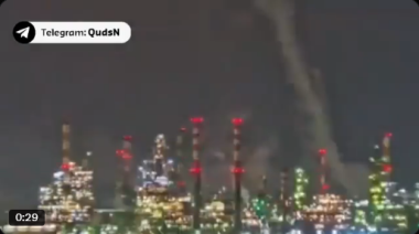 Recientes imágenes muestran el momento en que un misil balístico iraní impactó una refinería en Haifa durante la llamada "guerra de 12 días"