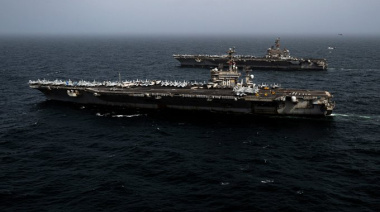 Los portaaviones de clase Nimitz, USS Nimitz (CVN 68) y USS Carl Vinson (CVN 70)