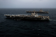 Los portaaviones de clase Nimitz, USS Nimitz (CVN 68) y USS Carl Vinson (CVN 70)