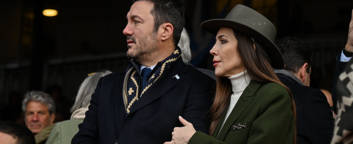 Los Disfraces de Luis Petri: Un Ministro al Estilo Coldplay en Cada Ocasión
