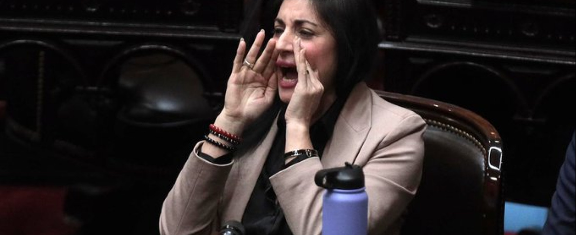 Una vergüenza más: Juliana Santillán y el “embajador de Checoslovaquia”