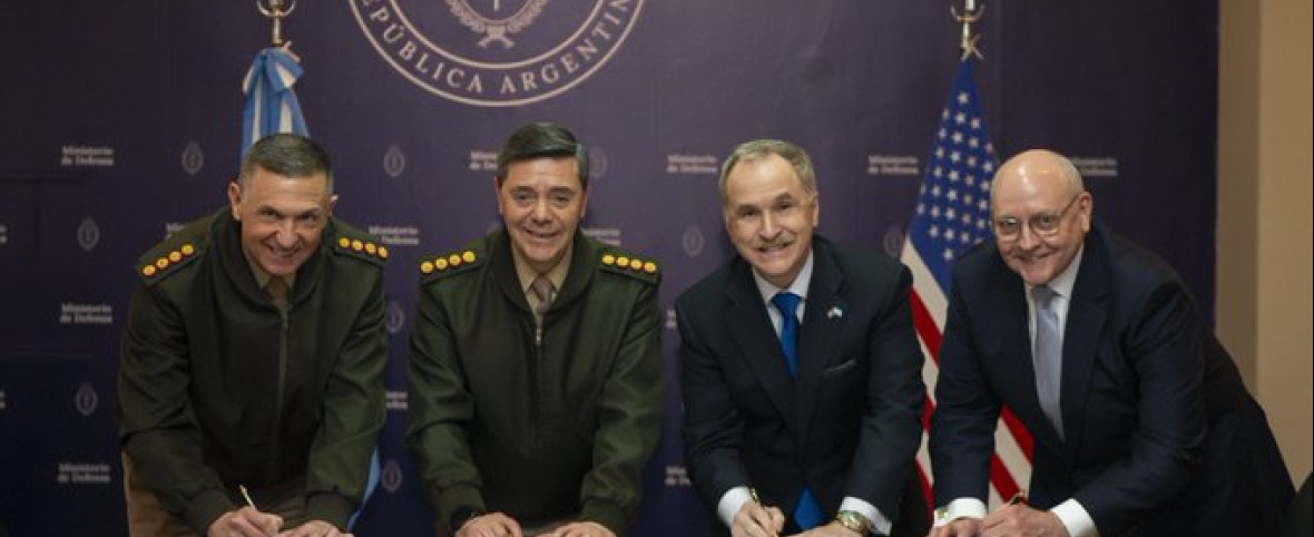 El papel pintado de la Defensa: La épica del marketing frente al vaciamiento real de la fuerza
