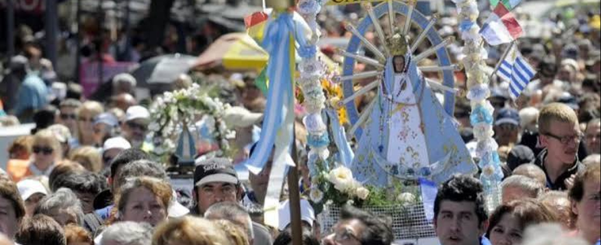 El camino no se anda en solitario: lo que nos enseña la huella compartida hacia la Virgen
