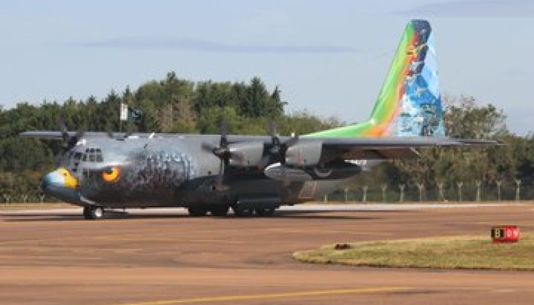 Los aviones de combate JF-17 Thunder Block-III de última generación y el C-130 Hercules de la Fuerza Aérea de Pakistán (PAF)