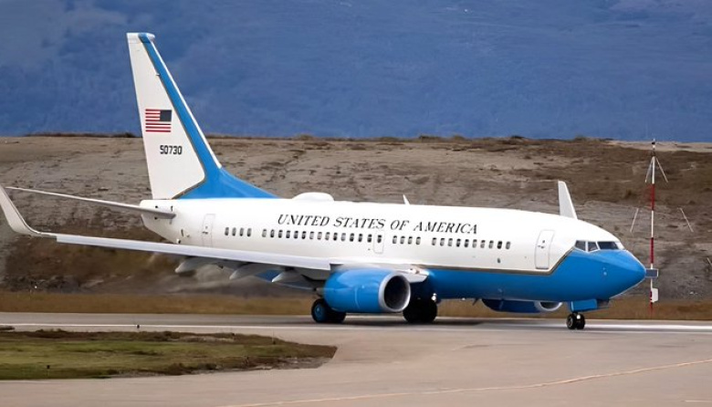 ¿Qué hay detrás del avión militar estadounidense que aterrizó en Ushuaia? El revuelo por el C-40 Clipper y la intervención del puerto de Tierra del Fuego