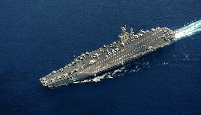 El USS Abraham Lincoln se aleja 1.400 km de la costa iraní, pero sigue dentro del alcance de los misiles antibuque de Irán