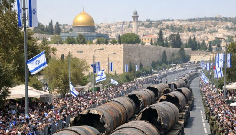 Israel envía un mensaje implícito a Irán: desfile militar masivo mientras aún humean las tuberías de gas rotas