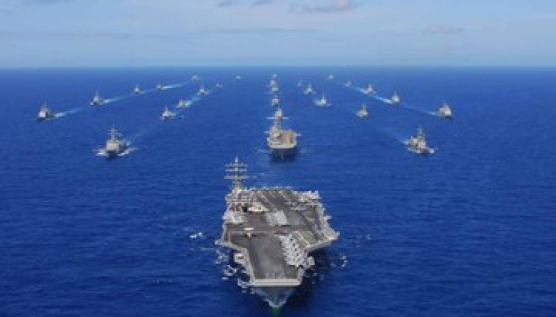 ¡JAMENEI APUNTA DIRECTO AL PORTAAVIONES DE TRUMP! “Más peligroso que una flota de buques de guerra es un arma que puede enviarlos al fondo del mar”