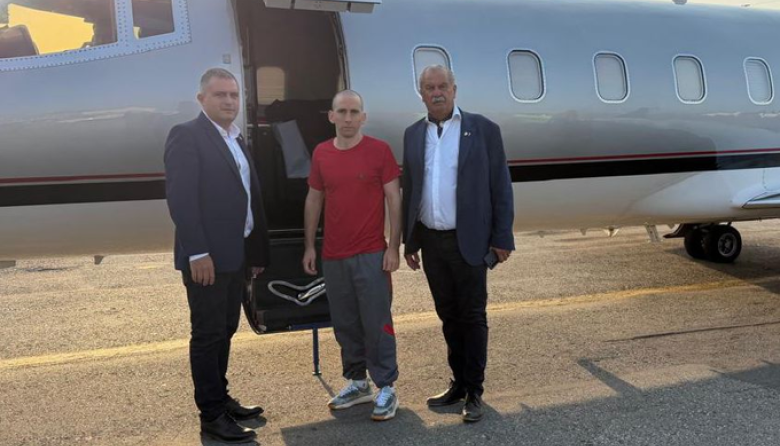 El Regreso: Avión de la AFA, Camiseta de la Selección y Mate