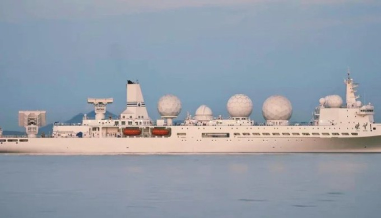 El buque espía chino Liaowang-1 vigila cómodamente frente a la costa de Omán