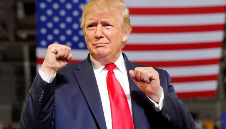 Trump: "En las últimas horas hemos atacado y destruido por completo 10 barcos o buques minadores iraníes. Seguiremos atacando más"