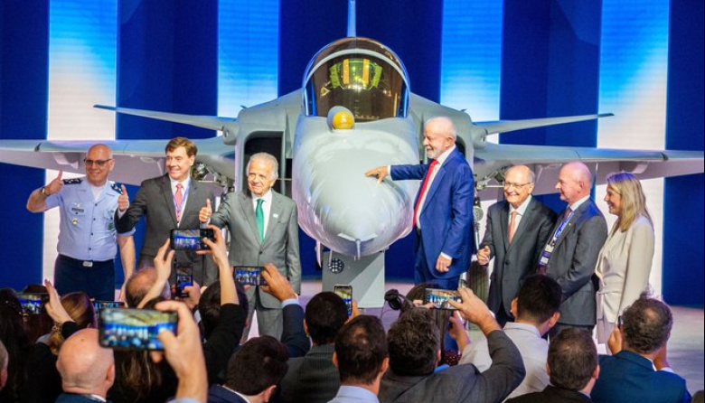 Brasil marca un hito histórico: presenta el primer Gripen ensamblado localmente