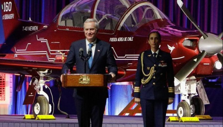 FACh presenta el T-40 Newén con nuevo esquema de pintura y Kast lidera la ceremonia