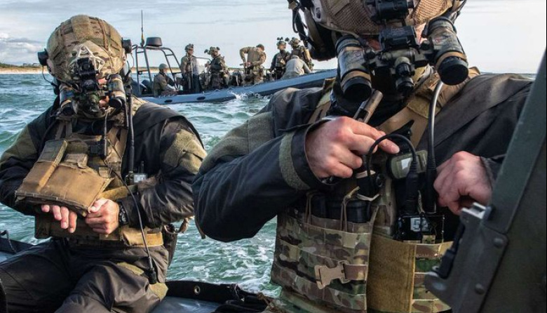 La Armada se prepara para abordar y secuestrar petroleros iraníes en alta mar