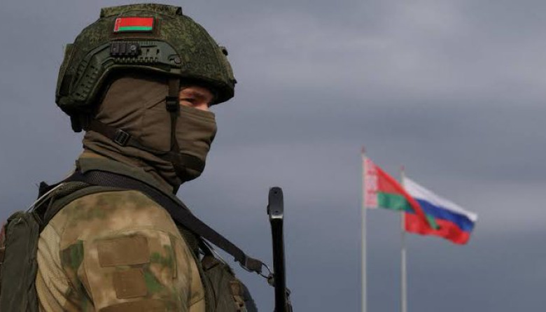 Bielorrusia prepara un segundo frente contra Ucrania: despliegan artillería, misiles y blindados en la frontera