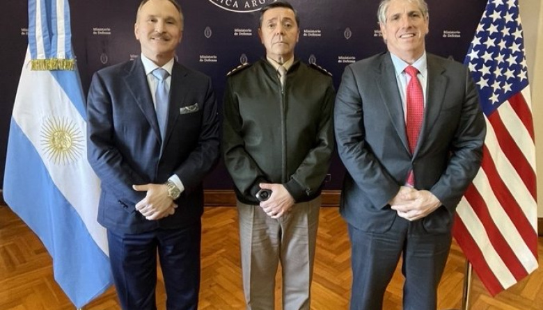 ¡Las Fuerzas Armadas como franquicia de La Libertad Avanza! El ministro Carlos Presti y la militarización partidaria