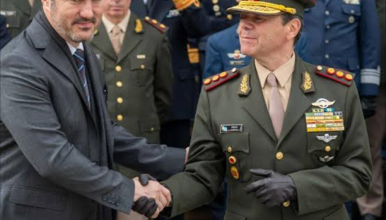 El uniforme no alcanza para tapar la inoperancia y la complicidad