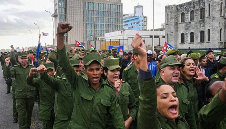 Cuba distribuye armas a civiles y activa planes de contingencia ante posible invasión