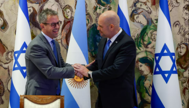 ¿Diplomacia Parlamentaria o Sobreactuación Geopolítica? El Hermético Desembarco de Martín Menem en Israel