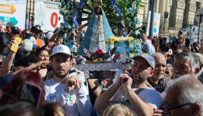 El abrazo colectivo a Nuestra Virgen de Lujan: cuando el dolor de la Patria se transforma en esperanza a cada paso