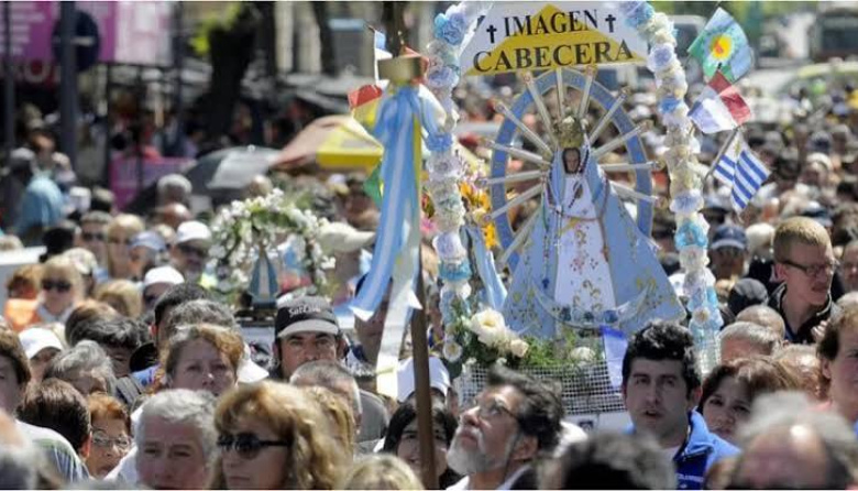 El camino no se anda en solitario: lo que nos enseña la huella compartida hacia la Virgen