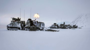 La Tropa de Morteros de 45 Commando Despliega Poder de Fuego en los Valles Noruegos