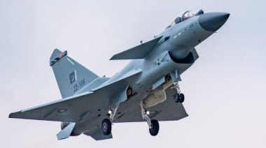 Irán está  negociando con China la adquisición de más de 40 cazas Chengdu J-10C