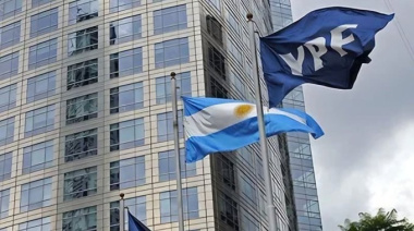 Milei es un entregador serial de la soberanía argentina
