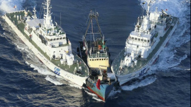 ¡Tensión en el Mar de China Oriental: Buques Japoneses vs. Milicia China!