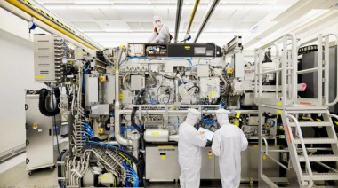 China rompe el monopolio: Construye prototipo de máquina EUV para chips avanzados, desafiando a ASML
