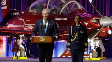 FACh presenta el T-40 Newén con nuevo esquema de pintura y Kast lidera la ceremonia