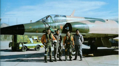 El Bautismo de Fuego: La gesta heroica de la Fuerza Aérea Argentina contra el invasor inglés