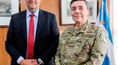 El doble estándar digital: ¿Sancionarán al Teniente General Presti por militar en redes mientras amordaza a los soldados?