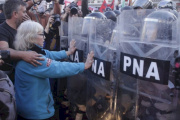 Entre cuidar Rios a reprimir jubilados, bajo las ordenes de una ex Montonera