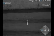 Drones FPV ucranianos con fibra óptica destruye equipo ruso oculto en hangares