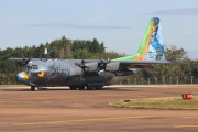 Los aviones de combate JF-17 Thunder Block-III de última generación y el C-130 Hercules de la Fuerza Aérea de Pakistán (PAF)