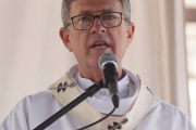 Monseñor Jorge García Cuerva: "revuelven la basura buscando algo para comer"