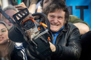 ¡La motosierra de Milei sí funciona… pero contra los militares, no contra la casta!