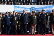 “El Silencio de Presti: El Ministro de Defensa Guardó Silencio ante el Fuerte Reclamo de la Armada Argentina”