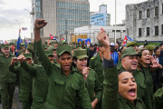 Cuba distribuye armas a civiles y activa planes de contingencia ante posible invasión