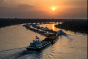 “Van a destruir la marina mercante argentina”: crece la alarma por el avance paraguayo en la Hidrovía