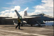 El USS George Washington (CVN 73) lanza operaciones de vuelo en el Mar de Filipinas