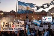 El dilema de la escarapela libertaria: el 66% percibe a Javier Milei alejado del concepto de Patria