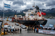 LA PARADOJA DE LA SOBERANÍA: BUQUE BRITÁNICO OPERA EN USHUAIA TRAS LA INTERVENCIÓN NACIONAL DEL PUERTO