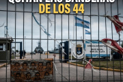Reclamo de los familiares del ARA San Juan por el retiro de las banderas en la Base Naval
