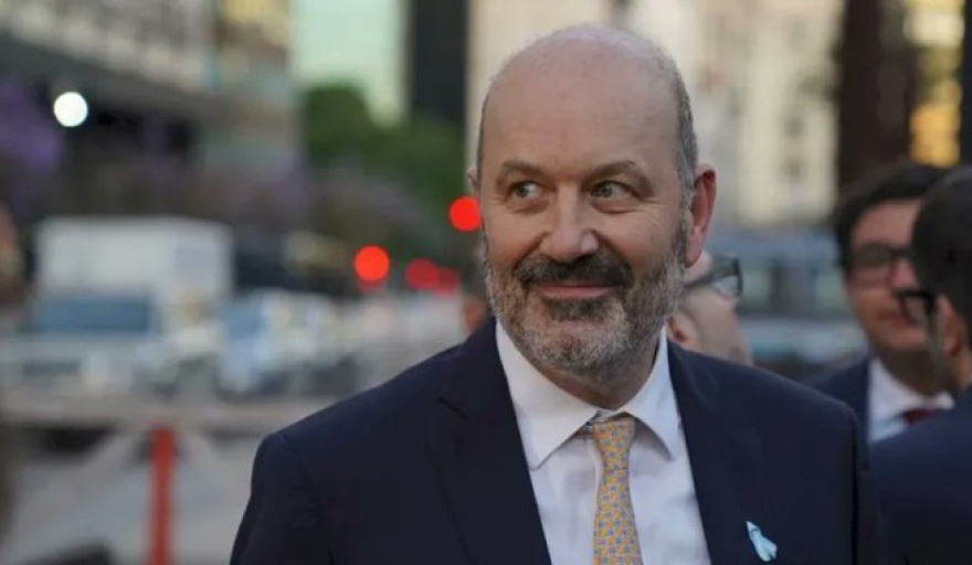 ¡ESCÁNDALO EN EL AJUSTE! Mientras las Fuerzas Armadas reciben un mísero 2 % de aumento, la esposa de Federico Sturzenegger se lleva un contrato de $114 millones en Cancillería