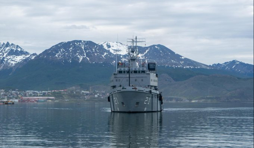 Disconformidad en la Armada Argentina con el ministro Carlos Presti: críticas internas por alineamiento externo y desatención a las necesidades institucionales