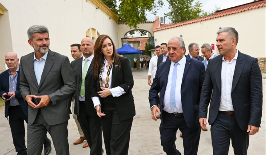 Victoria Villarruel ironiza contra Adorni y la “casta” que no se ajusta: “El ajuste lo paga la política, jaja”